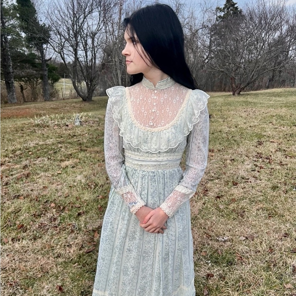 Rare 🩵 Romantic Victorian Gunne Sax Lace Dress Size 5 Blue and White Toile